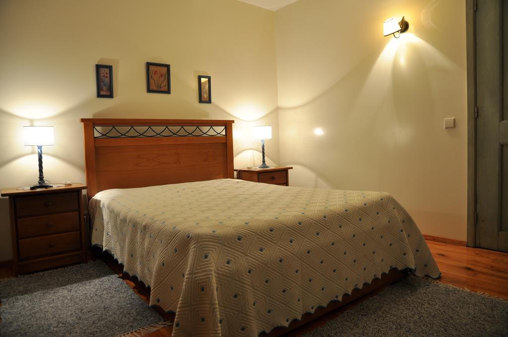 Casa Do Meio Da Vila Loriga Room photo
